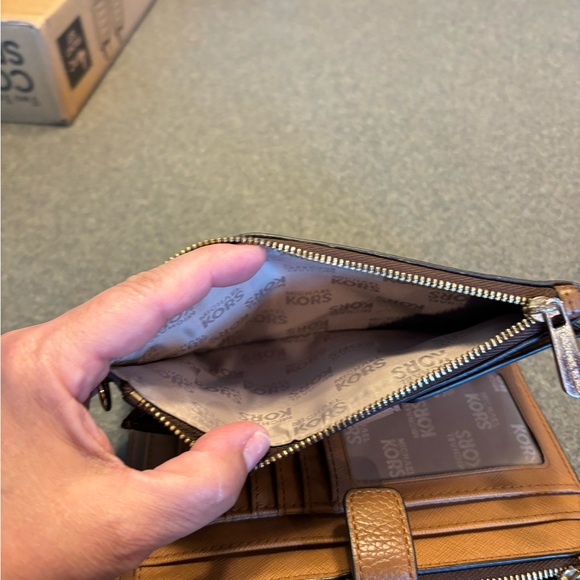 Michael Kors wallet - Picture 8 of 9